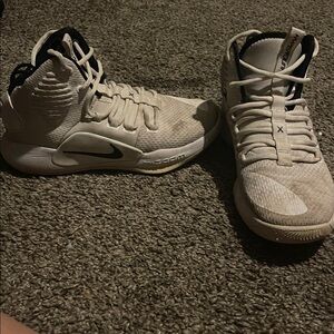 Basketball shoes size 6.5